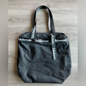 Lululemon The Rest is Written Tote Bag 24.5L- Black